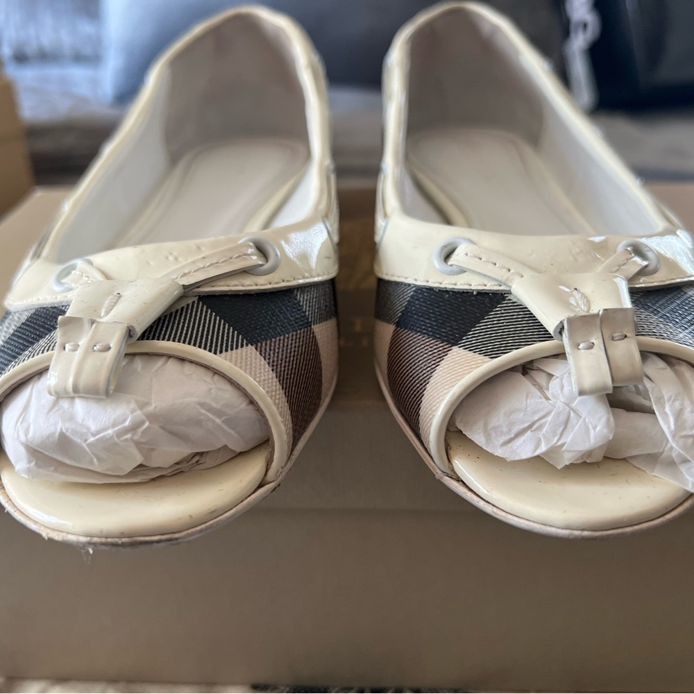 Please see all images for blemishes etc. Burberry shoes used